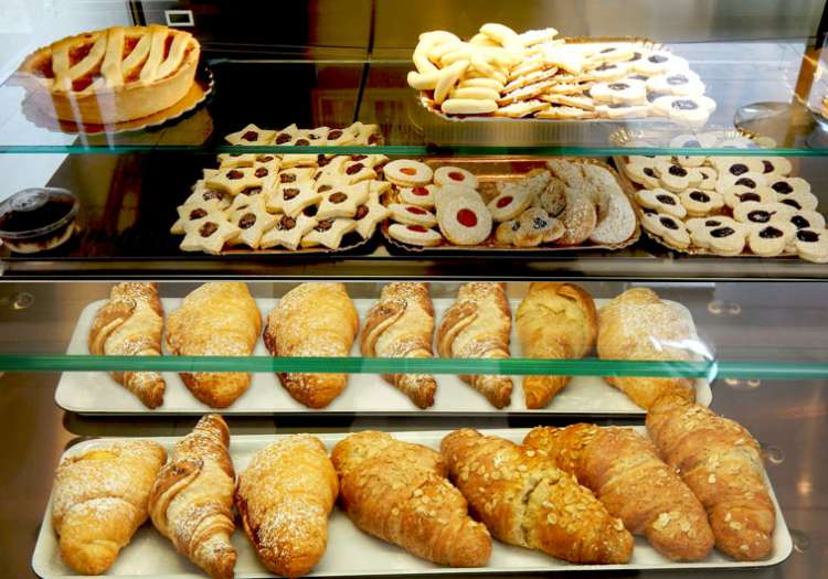Cornetti e Pasticcini Freschi e Secchi.